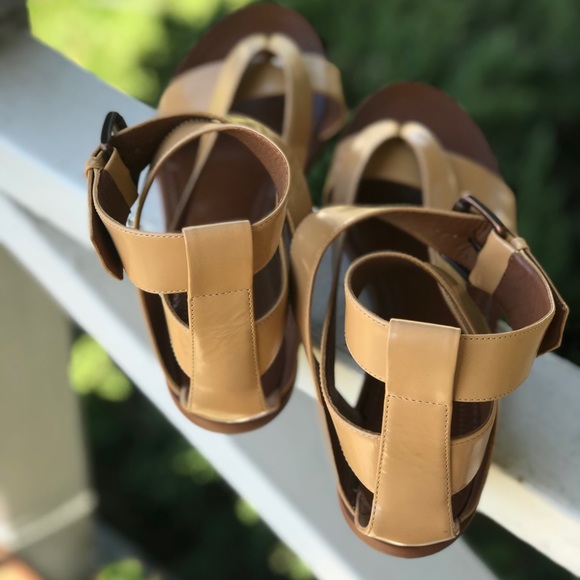 SOLD BOTTEGA VENETA Tan cross-over strap sandals - Picture 5 of 8